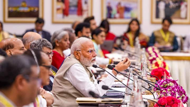 Niti Aayog Meeting: प्रधानमंत्री नरेंद्र मोदी ने बीते शनिवार को नीति आयोग की बैठक की अध्यक्षता की. इस बैठक में बिहार और केरल के साथ-साथ 10 राज्य और केंद्र शासित प्रदेश बैठक में शामिल नहीं हुए.