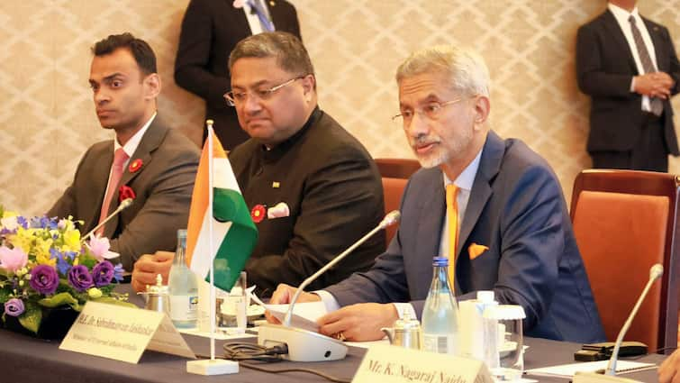 S Jaishankar on India China Border Dispute in Tokyo said no need to intervene for other country Quad India-China Relation: 'हमारे संबंध अच्छे नहीं', भारत-चीन के रिश्तों पर विदेश मंत्री एस जयशंकर का बड़ा बयान