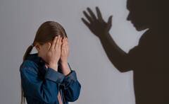 Parenting Tips: માતાપિતાએ બાળકો સામે ક્યારેય ના કરવી આ વાતો, નહી તો ઘટી જાય છે તેમનો આત્મવિશ્વાસ