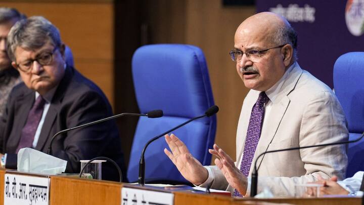 मुख्यमंत्री नीतीश कुमार को लेकर सुब्रमण्यम ने कहा कि वह विधानसभा सत्र में व्यस्त होने के कारण बैठक में शामिल नहीं हो पाए थे.