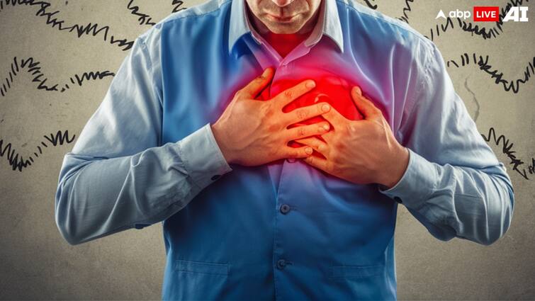 Know these Heart Attak Symptoms on Face dont ignore this Health: ਹਾਰਟ ਅਟੈਕ ਆਉਣ ਤੋਂ ਪਹਿਲਾਂ ਚਿਹਰੇ 'ਤੇ ਨਜ਼ਰ ਆਉਂਦੇ ਆਹ ਲੱਛਣ, 90 ਫੀਸਦੀ ਲੋਕ ਆਮ ਸਮਝ ਕੇ ਕਰ ਦਿੰਦੇ ਨਜ਼ਰਅੰਦਾਜ਼