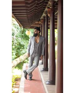 Vikram Photos : கோட் சூட்டில் கலக்கும் நடிகர் விக்ரமின் லேட்டஸ்ட் க்ளிக்ஸ்!