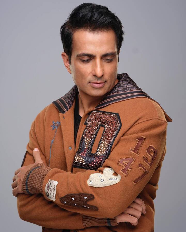 वर्कफ्रंट की बात करें तो सोनू सूद बहुत जल्द फिल्म ‘फतेह’ में नजर आने वाले हैं. फिल्म में उनके साथ जैकलीन फर्नांडीज नजर आएंगी.