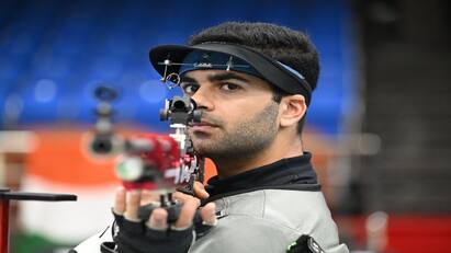 Paris Olympics 2024 arjun babuta miss out on shooting medals Paris Olympics 2024:ஜஸ்ட் மிஸ்..பதக்கம் வெல்லும் வாய்ப்பை தவறவிட்ட அர்ஜூன் பபுதா! ரசிகர்கள் ஷாக்