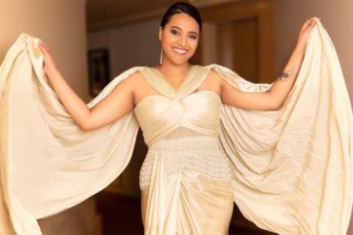 अगर आप भी स्वरा भास्कर की तरह खूबसूरत दिखना चाहती हैं, तो उनके कुछ आउटफिट स्ट्राइक कर सकती हैं.