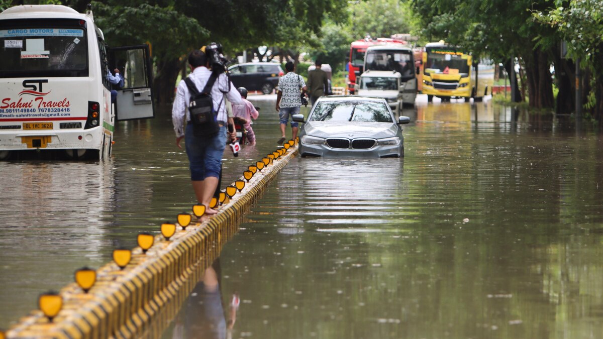 Delhi Weather: आईएमडी अलर्ट के बाद भी नहीं हुई बारिश, जानें- दिल्ली में कब मेहरबान होगा मौसम?