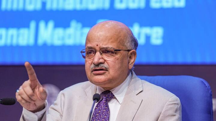 बीवीआर सुब्रमण्यम का कहना है कि जैसे ही मुख्यमंत्री ममता बनर्जी का समय समाप्त हुआ तो रक्षा मंत्री राजनाथ सिंह ने केवल माइक थपथपाया ही था कि इतने में ममता बनर्जी ने बोलना बंद कर दिया और बाहर चली गई. हालांकि, इसके बाद पश्चिम बंगाल सरकार के अधिकारी बैठक में थे.