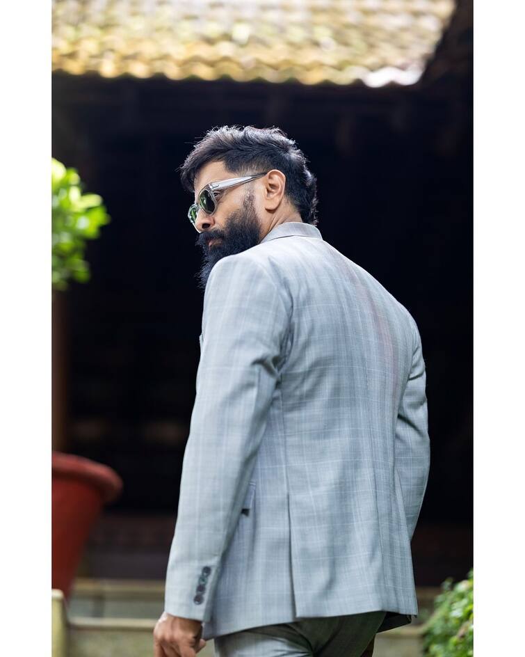 Vikram Photos : கோட் சூட்டில் கலக்கும் நடிகர் விக்ரமின் லேட்டஸ்ட் க்ளிக்ஸ்!