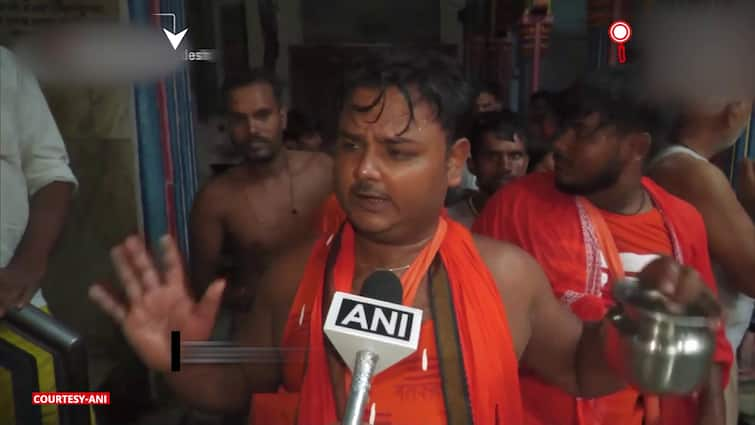 UP: Devotees throng Nageshwar Nath temple on 2nd Monday of Sawan in Ayodhya