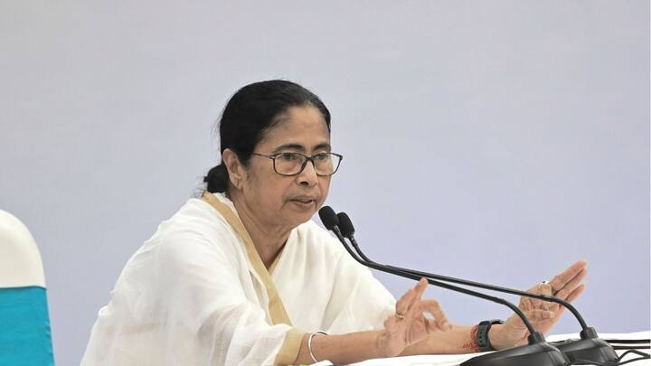 ममता बनर्जी की टीएमसी इंडिया गठबंधन के कई मुद्दों पर समर्थन नहीं करती हैं. इमरजेंसी के प्रस्ताव के खिलाफ कांग्रेस ने जब विरोध किया तो टीएमसी ने इसका  समर्थन नहीं किया था.