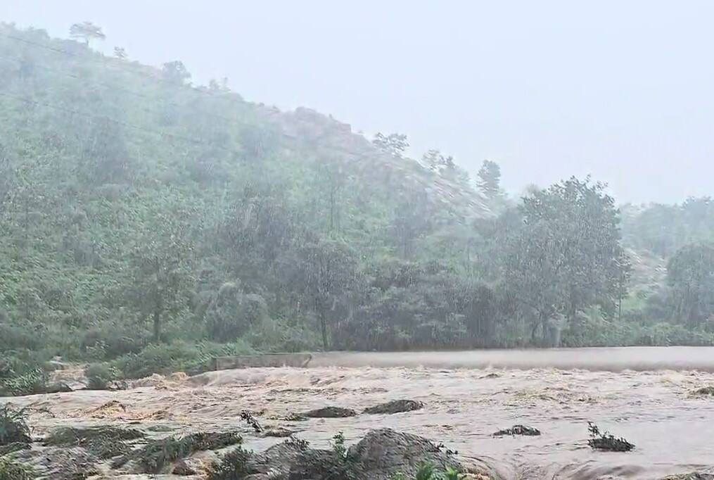 Heavy Rainfall in Mahisagar District  Mahisagar Rain: મહીસાગર જિલ્લામાં સવારથી જ મેઘરાજાની ધમાકેદાર બેટિંગ 