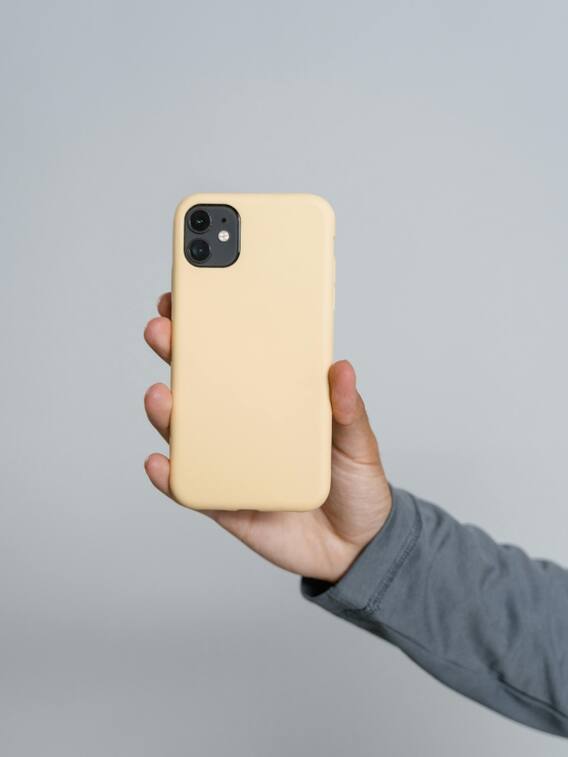 फोन में कवर लगाना क्यों खतरनाक होता है