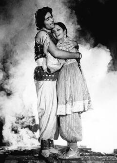 पति संग करती थीं मारपीट, फिर खुद भी की सुसाइड की कोशिश, जानें अब कहां हैं अमिताभ बच्चन की ये हीरोइन