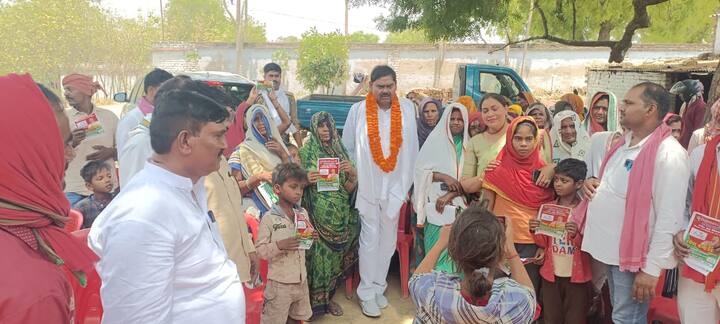 विधानसभा में नेता प्रतिपक्ष के लिए सबसे पहला नाम इंद्रजीत सरोज का आया था, जो कि दलित सुमदाय से ताल्लुक रखते हैं.