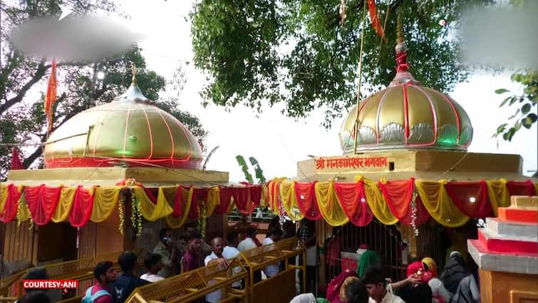 UP: Devotees throng Mankameshwar Temple on 2nd Monday of Sawan in Prayagraj