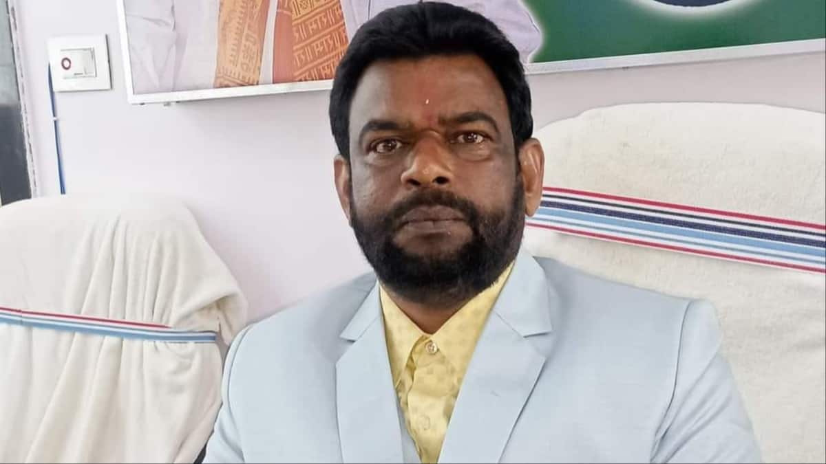 jmm mlas protest outside the Assembly Baidyanath Ram said bjp is treating  Jharkhand step motherly | झारखंड विधानसभा के बाहर JMM विधायकों का प्रदर्शन, बैद्यनाथ  राम बोले- 'BJP कर रही सौतेले व्यवहार..'