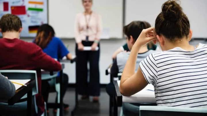 परीक्षा की शुरुआत कैसे हुई इसको लेकर एक रिपोर्ट तैयार की गई है, जो इन तथ्यों को बताती है कि कैसे और कहां पर परीक्षा की शुरुआत हुई और किसके द्वारा इसे शुरू किया गया.