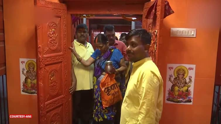 UP: Devotees throng Lord Shiva temple on 2nd Monday of Sawan in Gorakhpur