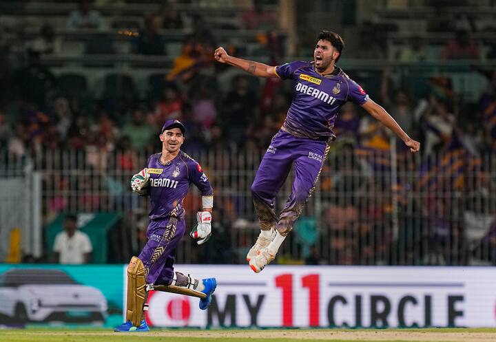 हर्षित राणा हा केकेआरचा वेगवान गोलंदाज असून त्यानं 2024  च्या हंगामात 19 विकेट घेतल्या होत्या. सर्वाधिक विकेट घेणाऱ्यांच्या यादीत तो पाचव्या स्थानावर होता. हर्षित राणाला केकेआरकडून रिटेन केलं जाण्याची शक्यता दाट आहे.