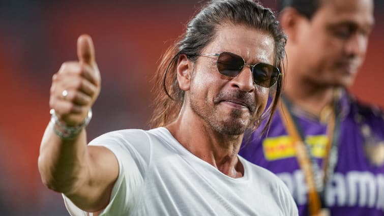 Shah Rukh Khan To Undergo Urgent Eye Treatment In USA Shah Rukh Khan To Fly To US For Urgent Eye Treatment After Unsuccessful Procedure In Mumbai: Reports