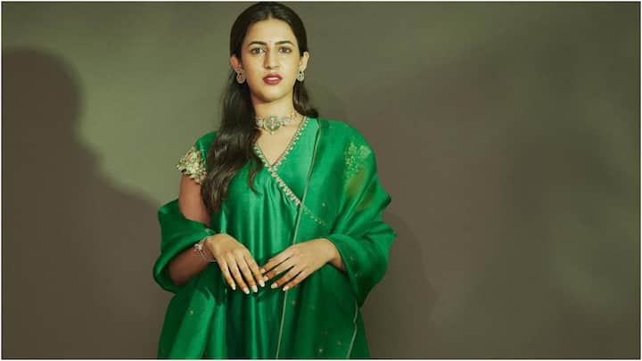 Niharika Konidela Stunning Look: నిహారిక కొణిదెల ట్రెడిషనల్‌ లుక్‌లో ఫిదా చేసింది. గ్రీన్‌ కలర్‌ ఎథ్నిక వేర్‌లో మెగా డాటర్‌ లుక్‌కి నెటిజన్లు ఫిదా అవుతున్నారు. ప్రస్తుతం ఈ ఫోటోలు వైరల్‌ అవుతున్నాయి.