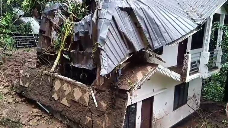 Wayanad landslides  rescue operations intensify Death toll rises to 60 - TNN வயநாடு நிலச்சரிவில் சிக்கிய பலரையும் காணவில்லை; சிக்கியவர்களை மீட்கும் பணிகள் தீவிரம்