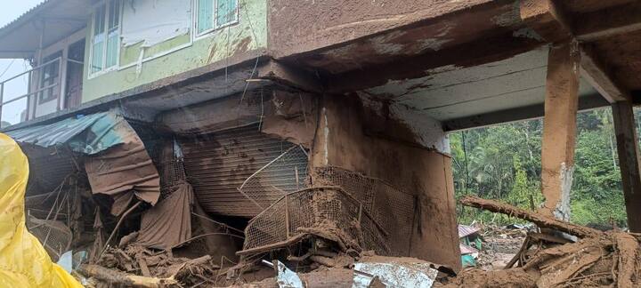 కేరళను మరోసారి వరదలు ముంచెత్తుతున్నాయి. 2018 వరదలను తలపించేలా ఇప్పుడు అక్కడ పరిస్థితి కనిపిస్తోంది.