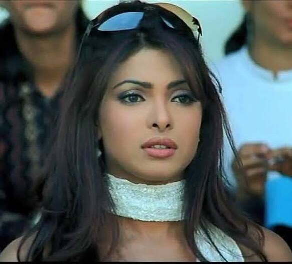 इन तस्वीरों को शेयर करते हुए प्रियंका चोपड़ा ने कैप्शन में लिखा कि, ‘रानी को रानी बने हुए 20 साल’. एक्ट्रेस की इस पोस्ट पर उनके फैंस खूब प्यार लुटा रहे हैं.