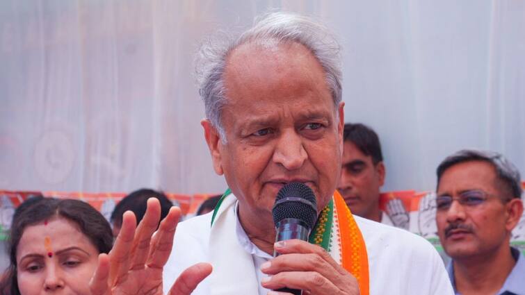 Ashok Gehlot on Jharkhand Train Accident asks question from BJP government Rajasthan: 'पूर्व में कभी भी इस तरह रेल हादसे...', अशोक गहलोत ने केंद्र सरकार से की ये मांग