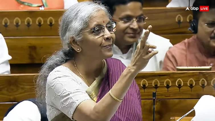 nirmala sitharaman banking laws amendment bill 2024 to be introduced in lok sabha today know details Banking News: এক অ্যাকাউন্টে রাখতে পারবেন চারজন নমিনি, আসছে ব্যাঙ্কিং আইন সংশোধনী বিল ২০২৪, কী থাকবে ?