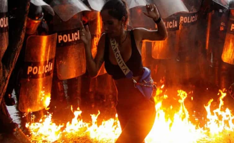 Venezuela citizen Protests against President Nicolas Maduro due to president election opposition said we have won Venezuela Protest : निकोलस मादुरो के राष्ट्रपति बनते ही वेनेजुएला में भड़की आग, राष्ट्रपति भवन पर भीड़ का 'कब्जा'