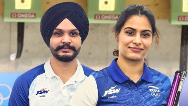 Paris Olympics 2024 Manu Bhaker And Sarabjot Singh Won Bronze medal in 10 meter Air Pistol Mixed team event Indian's second medal Manu Bhaker And Sarabjot Wins Bronze: पेरिस ओलंपिक में देश को मिला दूसरा मेडल, शूटिंग में मनु भाकर और सरबजोत ने जीता ब्रॉन्ज