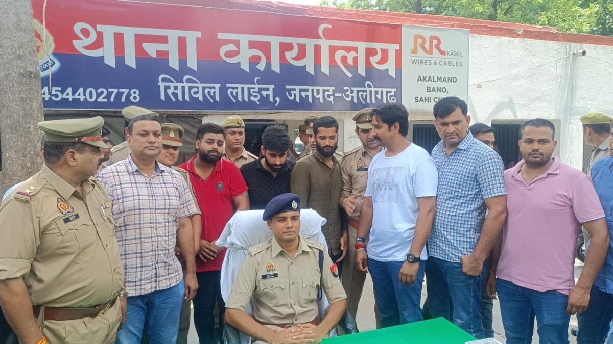 अलीगढ़ पुलिस की संयुक्त कार्रवाई में तीन शातिर ठग गिरफ्तार, 19 लाख नकदी बरामद, ऐसे बनाते थे शिकार