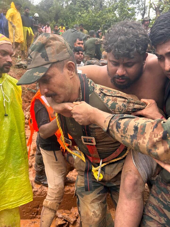 తమ వారి ఆచూకీ కోసం ఎంతో మంది కుటుంబ సభ్యులు ఆందోళనతో ఆస్పత్రులన్నీ వెతుకుతున్నారు. కొంత మందికి తమ వారి ఆచూకీ దొరుకుతుండగా.. మరికొంత మంది కుటుంబ సభ్యులు, బంధువుల జాడ కోసం వెతుకుతూనే ఉన్నారు.