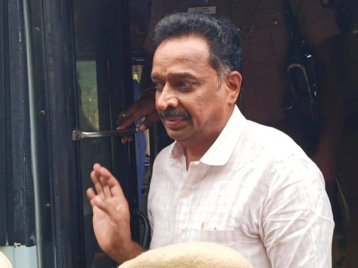 karur ex-minister land fraud case Court custody நில மோசடி வழக்கு: எம்.ஆர்.விஜயபாஸ்கருக்கு ஜாமின் - வெளியே வந்ததும் சொன்னது என்ன?