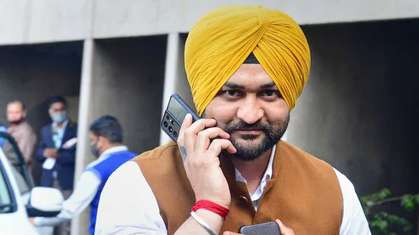 Sports Minister: ਖੇਡ ਮੰਤਰੀ ਦੀਆਂ ਵਧੀਆਂ ਮੁਸ਼ਕਿਲਾਂ, ਮਹਿਲ ਨਾਲ ਜਿਨਸੀ ਸ਼ੋਸ਼ਣ ਦੇ ਮਮਾਲੇ 'ਚ ਦੋਸ਼ ਹੋਏ ਤੈਅ Sports Minister: ਖੇਡ ਮੰਤਰੀ ਦੀਆਂ ਵਧੀਆਂ ਮੁਸ਼ਕਿਲਾਂ, ਮਹਿਲ ਨਾਲ ਜਿਨਸੀ ਸ਼ੋਸ਼ਣ ਦੇ ਮਮਾਲੇ 'ਚ ਦੋਸ਼ ਹੋਏ ਤੈਅ