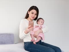 Parenting Tips: ਬੱਚੇ ਨੂੰ ਗੋਦੀ ਚੁੱਕਣ ਤੋਂ ਪਹਿਲਾਂ ਇਨ੍ਹਾਂ ਗੱਲਾਂ ਦਾ ਰੱਖੋ ਖਾਸ ਧਿਆਨ, ਨਹੀਂ ਤਾਂ ਹੋ ਸਕਦਾ ਨੁਕਸਾਨ