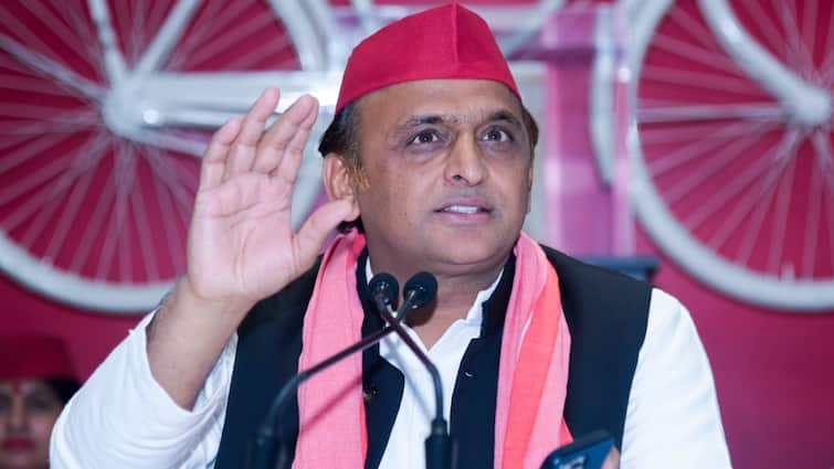 OP Rajbhar asked Akhilesh Yadav whether Samajwadi party will make Muslim CM in UP मुसलमान को यूपी का मुख्यमंत्री बनाएगी सपा? अखिलेश यादव के पुराने दोस्त ने दी चुनौती