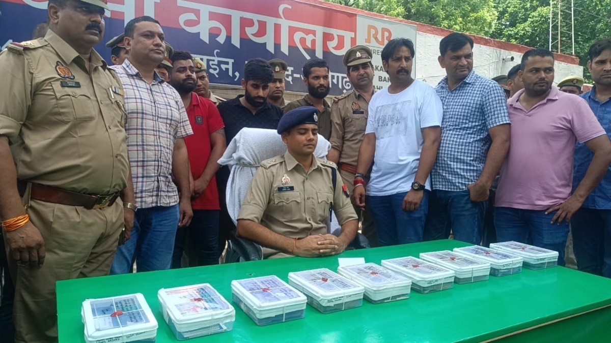 अलीगढ़ पुलिस की संयुक्त कार्रवाई में तीन शातिर ठग गिरफ्तार, 19 लाख नकदी बरामद, ऐसे बनाते थे शिकार