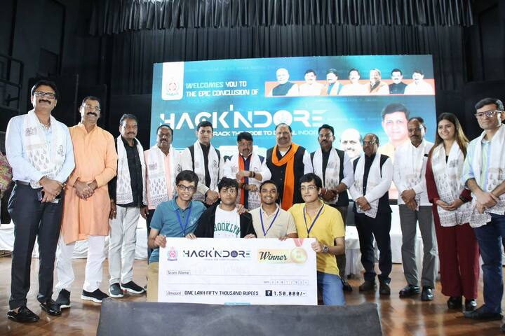 इनमें इंदौर में सबसे बड़ी समस्या वॉटर मैनेजमेंट की है. इनमें कहां पर पानी सप्लाई हो रहा है, कहां नहीं हो रहा है, कहां पानी का लीकेज है या पानी से जुड़ी अन्य समस्याओं को लेकर अभी नगर निगम के पास ऐसा कोई सिस्टम नहीं है, जिस पर काम किया जा सके. इसी को लेकर बच्चों ने अपना कमाल दिखाया.