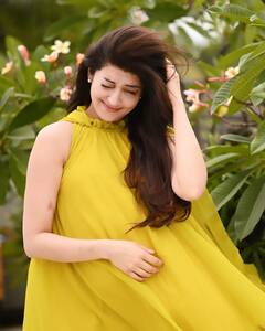 Pranitha Subhash: కాబోయే తల్లి క్యూట్ ఫోటోస్- యెల్లో డ్రెస్ లో ప్రణీత ఎంత బాగుందో!