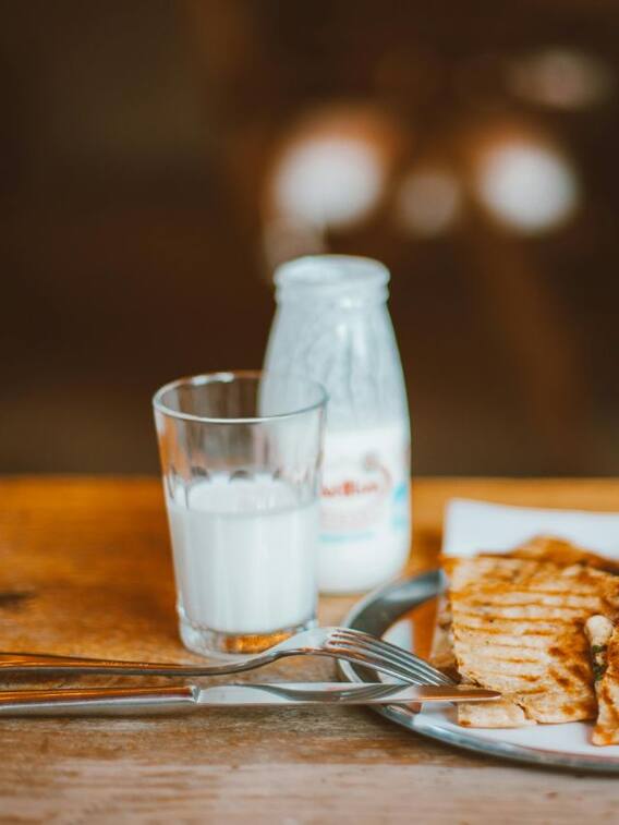 सिर्फ 10 रुपये में चेक कर सकते हैं दूध की मिलावट