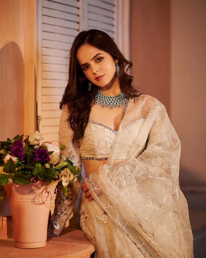 इन्स्टाग्रामवर अपलोड केलेल्या तिच्या प्रत्येक फोटोला हजारो लाईक्स आणि शेकडो कमेंट्स आहेत. (P.C palaksindhwani)