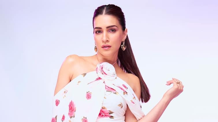 Kriti Sanon Spotted Smoking In Viral Video From Birthday Celebration In Greece With Rumoured Boyfriend Watch Kriti Sanon's Smoking Video From Birthday Celebration In Greece Goes Viral; Fans Ask, 'Why Is That An Issue?