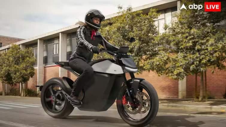 ola electric ceo bhavish aggarwal confirm in mumbai ev bike will launch next year Ola Electric Bike: ஓலாவின் முதல் எலெக்ட்ரிக் பைக் தயார்..! எப்போது சந்தைக்கும் வரும் தெரியுமா? சிஇஒ அறிவிப்பு