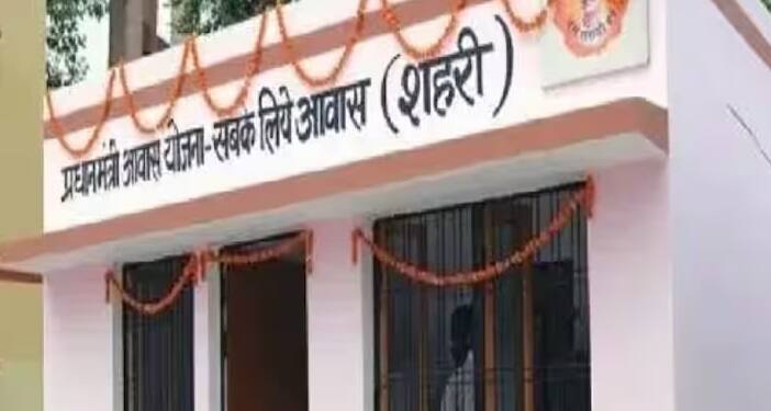 યોજના હેઠળ જે લોકો પાસે પહેલાથી જ પાકું મકાન છે. તેમને લાભ આપવામાં આવશે નહીં. જેમના મકાન કાચા છે તેમને પાકાં મકાનો બનાવવા માટે સરકાર દ્વારા આર્થિક સહાય આપવામાં આવે છે.