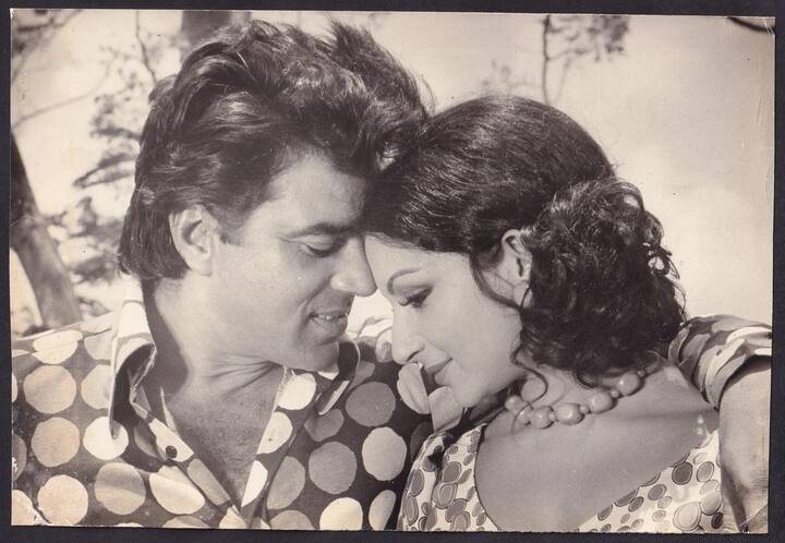 कहा जाता है कि ऋषिकेश मुखर्जी की इस बात से आशा पारेख काफी ज्यादा नाराज हुई थी. वहीं जब फिल्म रिलीज हुई तो इसने बड़े पर्दे पर खूब धमाल मचाया था.