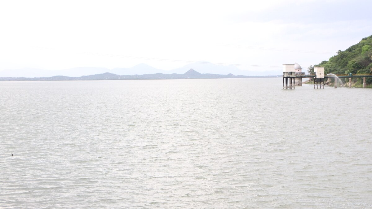 Mettur Dam Water Level: 91 ஆண்டுகளில் 43வது முறையாக 580 நாட்களுக்குப் பிறகு முழு கொள்ளளவை எட்டிய மேட்டூர் அணை