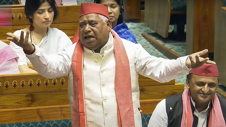उन्होंने कहा कि यूपी में यदि किसी ने काम किया है तो वह समाजवादी पार्टी के अखिलेश यादव ने किया. उन्होंने मेडिकल कॉलेज बनवाए, सीवर लाइन बनवाई, बिजली के तारों को अंडरलाइन किया है.