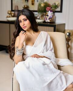 Mouni Roy : మౌనీరాయ్ చీరకడితే అందమే అసూయ పడుతుందట.. వైట్ శారీలో బ్యూటీఫుల్​గా ఉన్న హీరోయిన్​